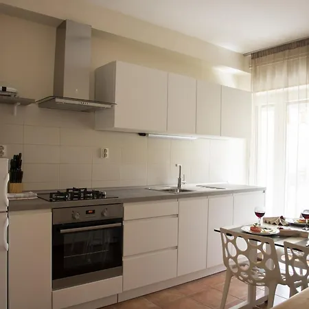 Sunny Street 2 Apartment *