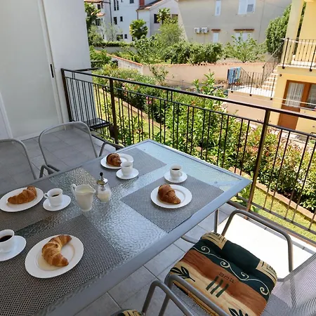 Sunny Street 2 Apartment *
